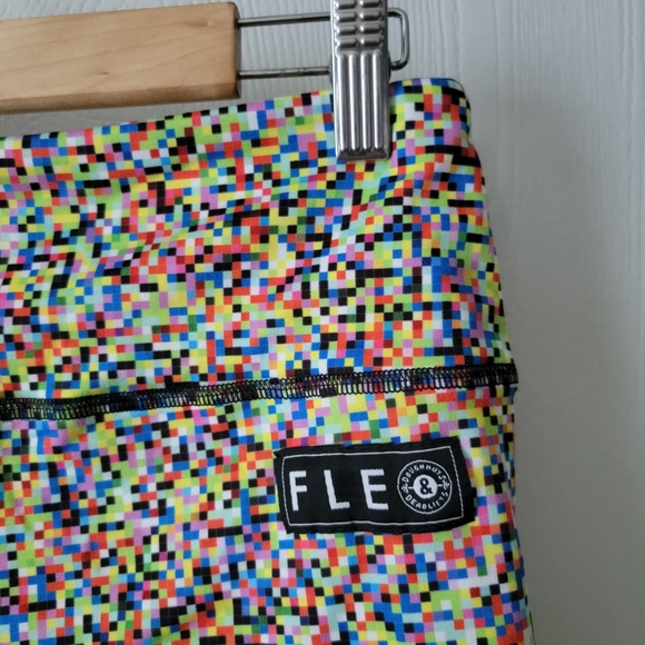 Fleo DNDL Pixels Shorts - Picture 6 of 7